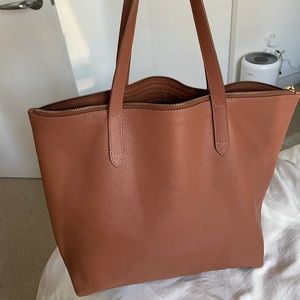 Cuyana Classic Leather Zipper Tote (Caramel Pebbled Leather)